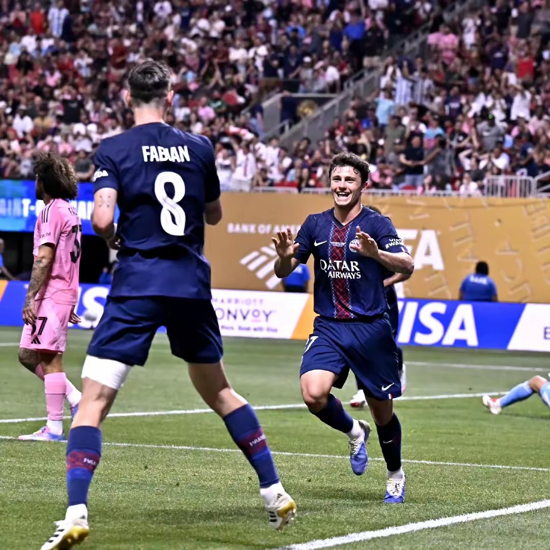 欧冠今晚再迎强敌，巴黎圣日耳曼回应争议，主帅态度：压力陡增，年轻球员得到机会的简单介绍雷竞技官方